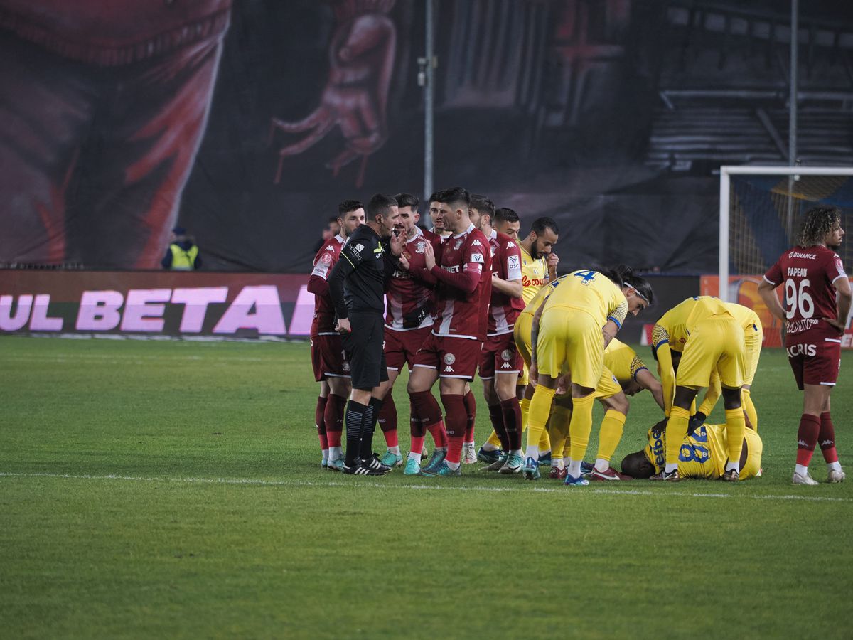 Rapid, aproape o repriză fără jucător U21 » Ce spune regulamentul