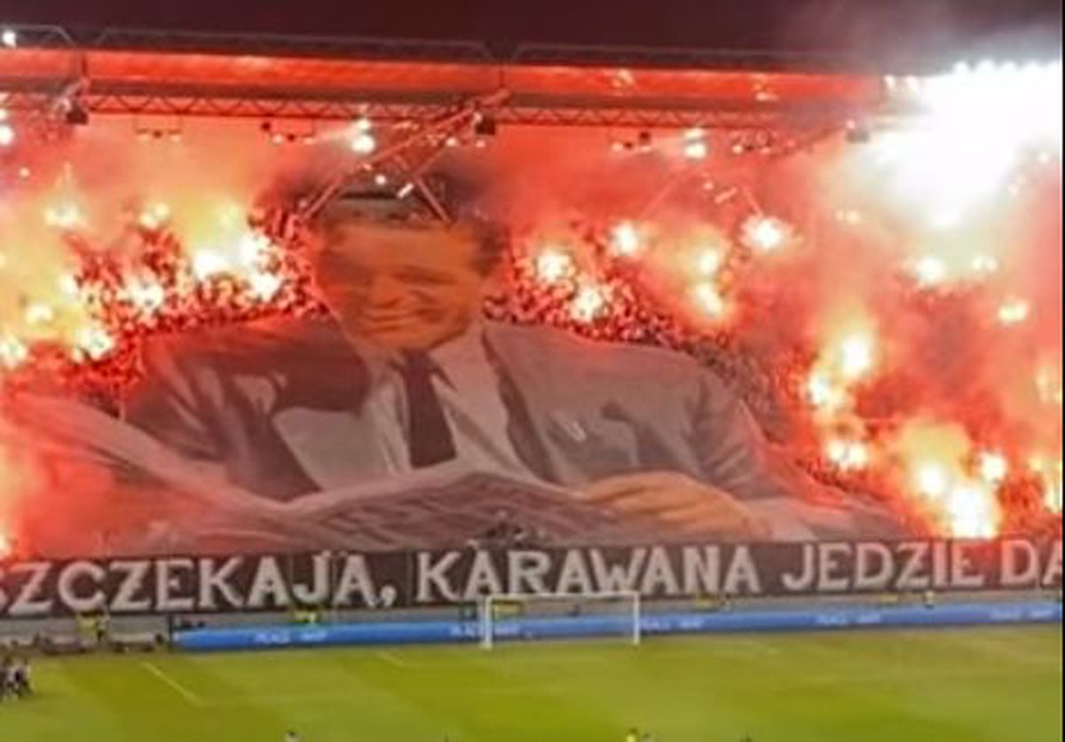 Scenografie anti-UEFA în Conference League: „Câinii latră, caravana trece”