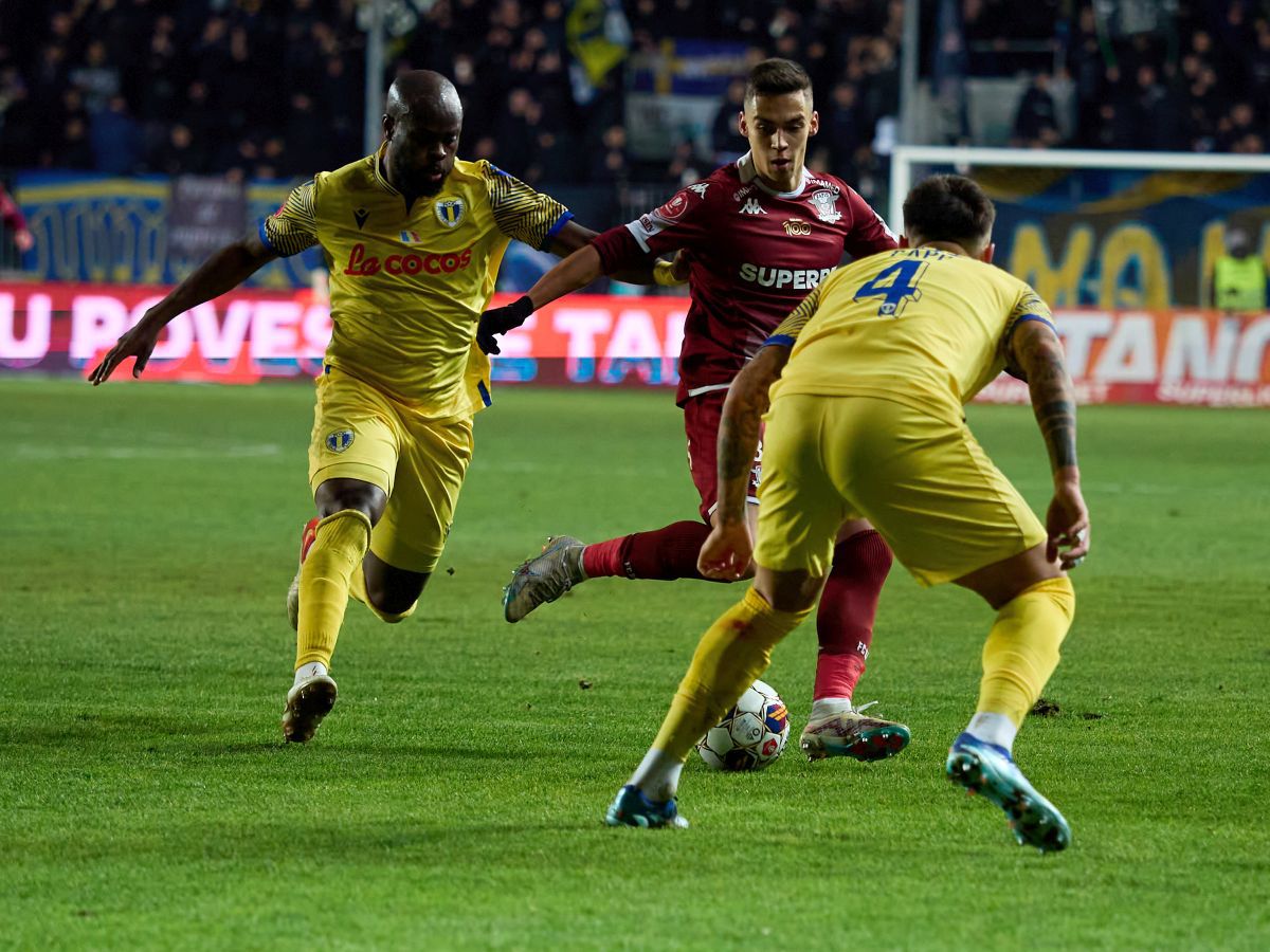 Rapid, aproape o repriză fără jucător U21 » Ce spune regulamentul