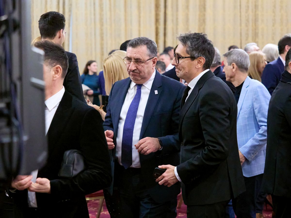 Imagini incredibile! David Popovici și ceilalți performeri de la CS Dinamo, trecuți în planul doi » Cum a apărut Gabi Oprea, fostul șef al MAI, la „Gala Sportului Dinamovist”