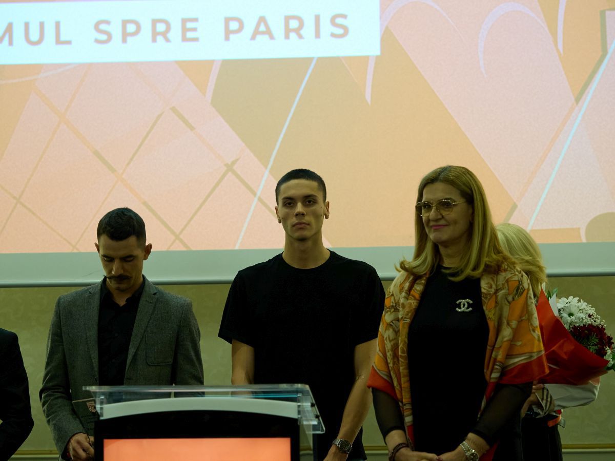 Imagini incredibile! David Popovici și ceilalți performeri de la CS Dinamo, trecuți în planul doi » Cum a apărut Gabi Oprea, fostul șef al MAI, la „Gala Sportului Dinamovist”