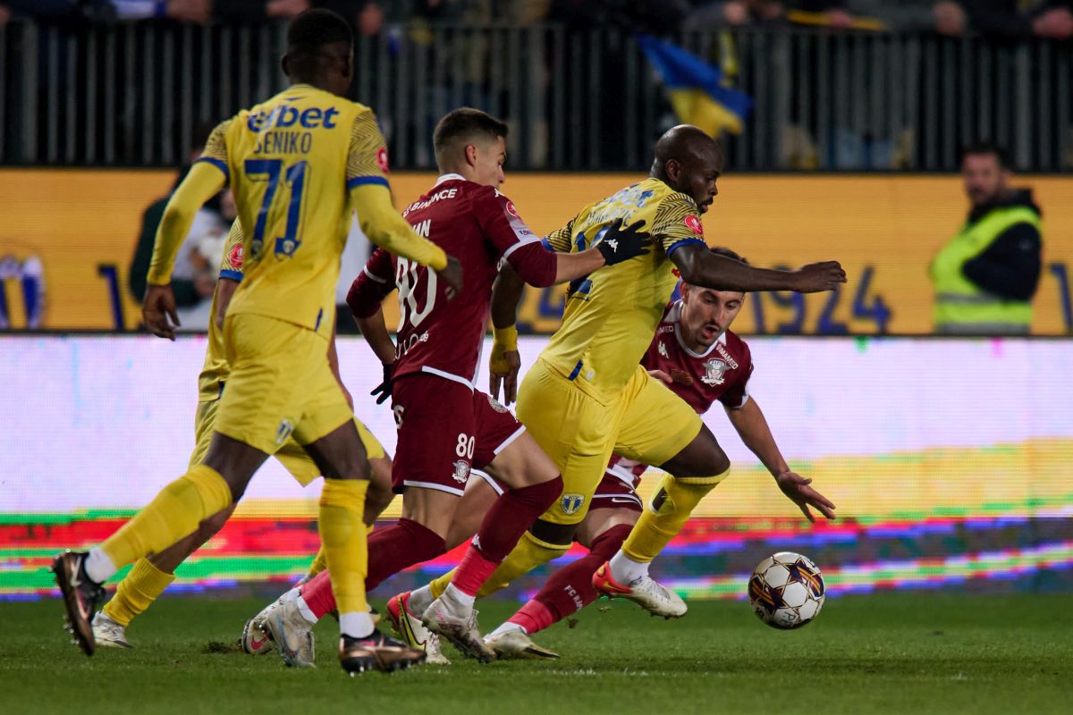 Rapid, aproape o repriză fără jucător U21 » Ce spune regulamentul