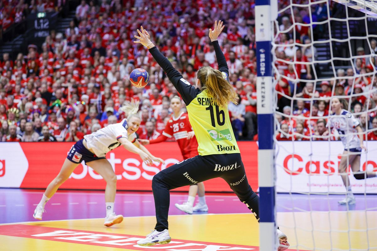 FABULOS! Prima finalistă a CM de handbal feminin, decisă după consultarea arbitrajului video » Gol în ultima secundă