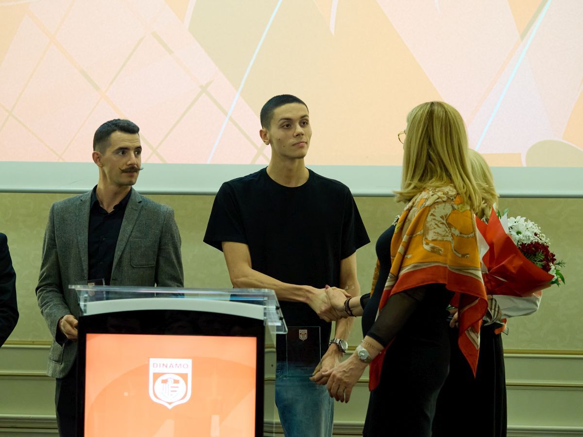 Imagini incredibile! David Popovici și ceilalți performeri de la CS Dinamo, trecuți în planul doi » Cum a apărut Gabi Oprea, fostul șef al MAI, la „Gala Sportului Dinamovist”