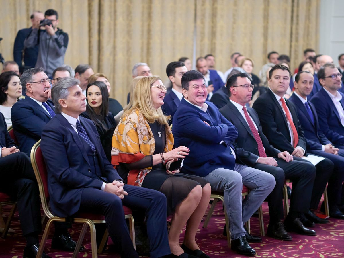 Imagini incredibile! David Popovici și ceilalți performeri de la CS Dinamo, trecuți în planul doi » Cum a apărut Gabi Oprea, fostul șef al MAI, la „Gala Sportului Dinamovist”