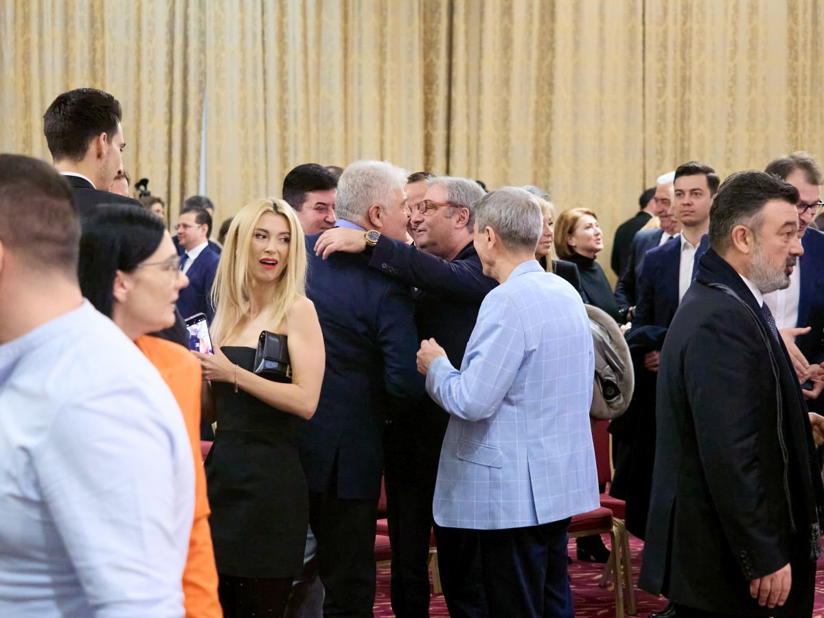 Imagini incredibile! David Popovici și ceilalți performeri de la CS Dinamo, trecuți în planul doi » Cum a apărut Gabi Oprea, fostul șef al MAI, la „Gala Sportului Dinamovist”