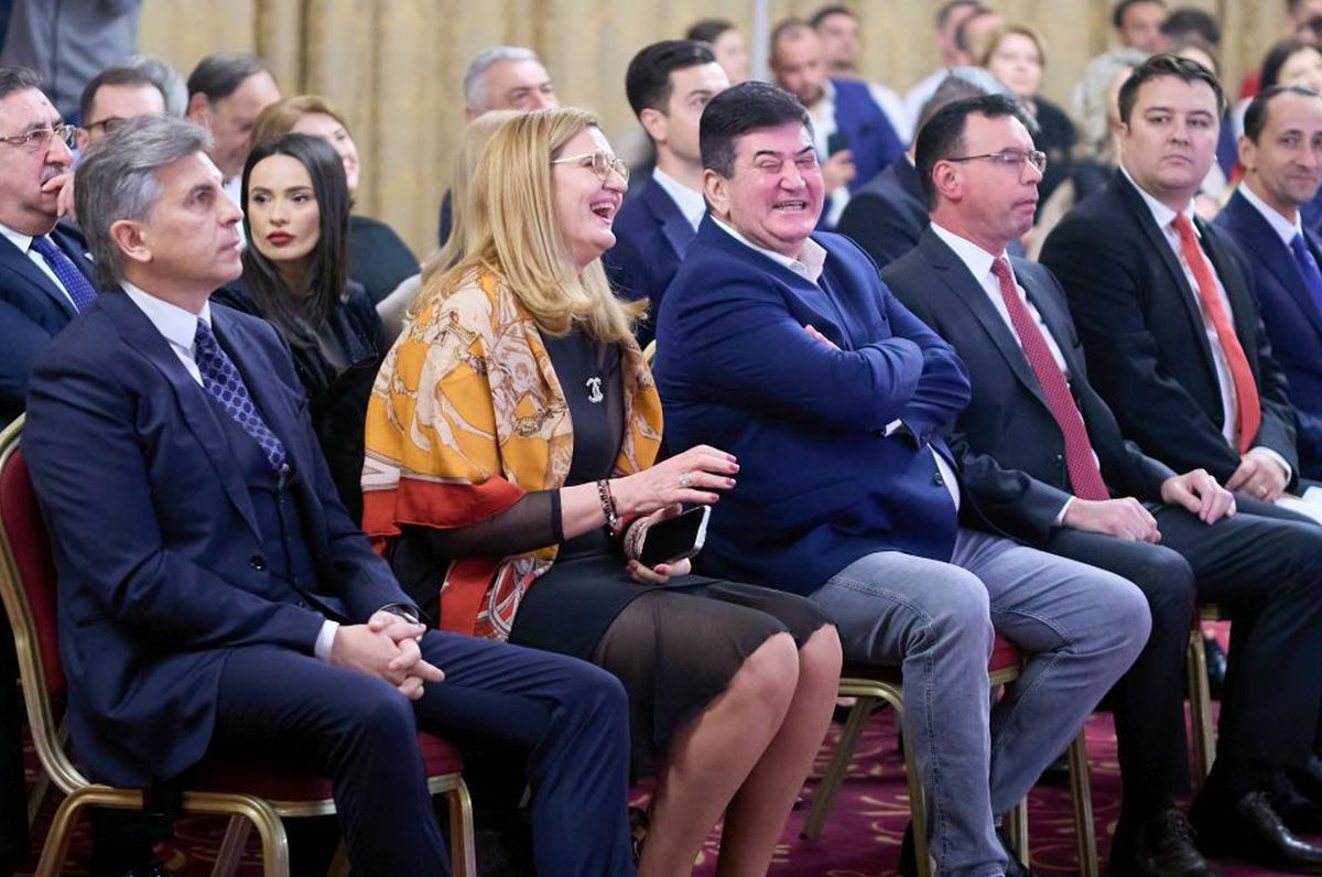 Imagini incredibile! David Popovici și ceilalți performeri de la CS Dinamo, trecuți în planul doi » Cum a apărut Gabi Oprea, fostul șef al MAI, la „Gala Sportului Dinamovist”