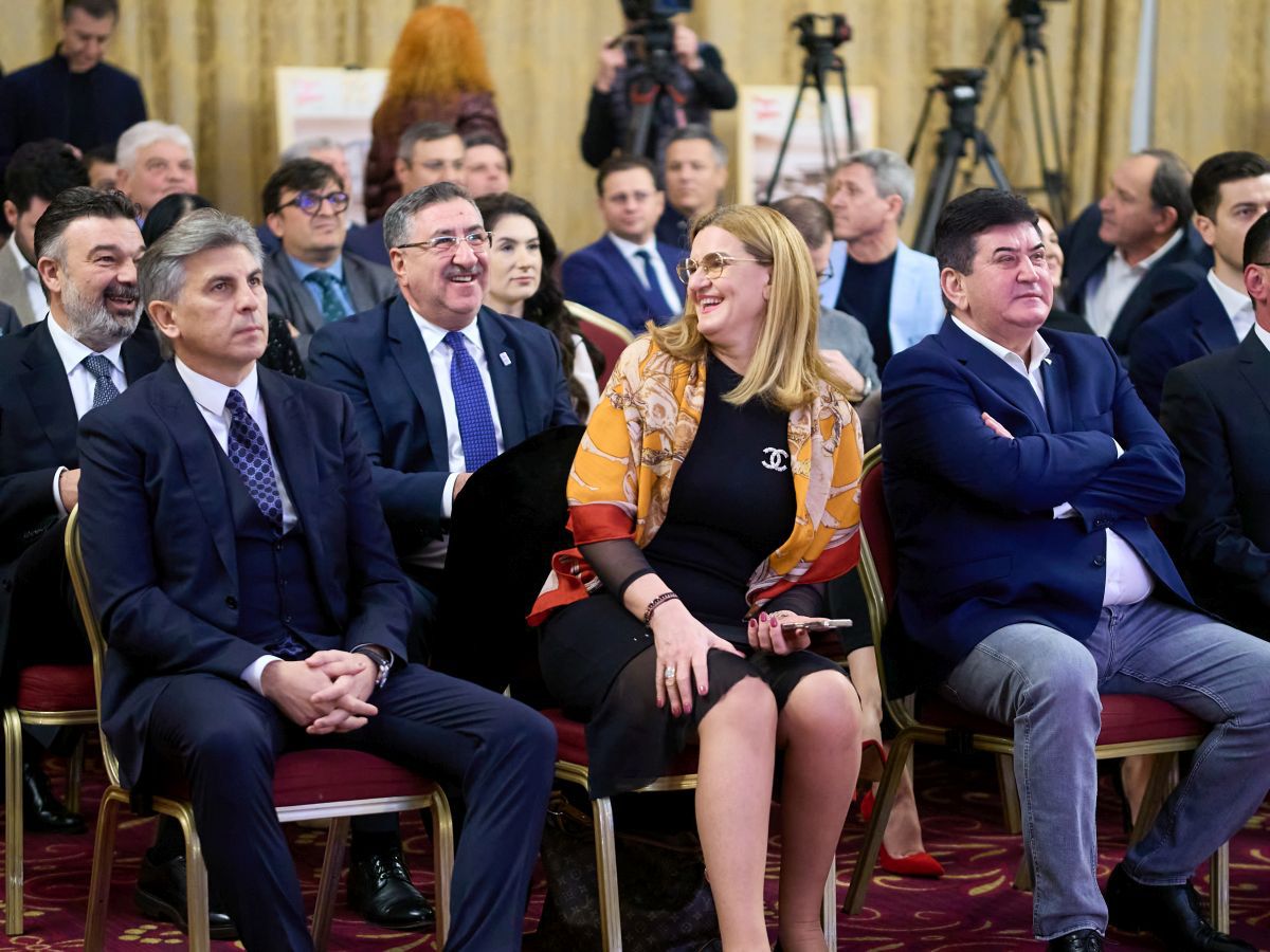 Imagini incredibile! David Popovici și ceilalți performeri de la CS Dinamo, trecuți în planul doi » Cum a apărut Gabi Oprea, fostul șef al MAI, la „Gala Sportului Dinamovist”