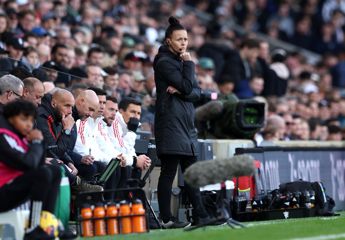 Moment istoric în Anglia! Rebecca Welch e prima femeie care a arbitrat un meci din Premier League