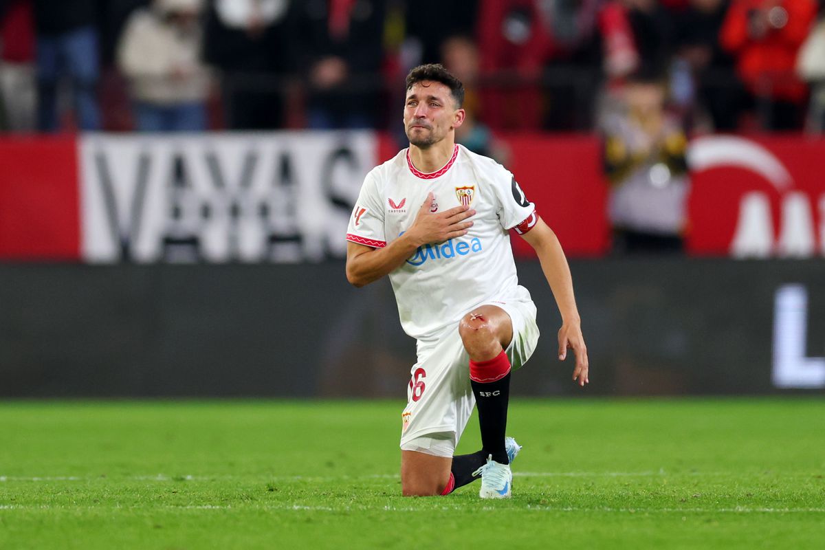 Imagini senzaționale! Jesus Navas, legenda celor de la Sevilla, a jucat ultimul meci acasă » A îngenuncheat și a plâns în fața peluzei: „Până la moarte!”