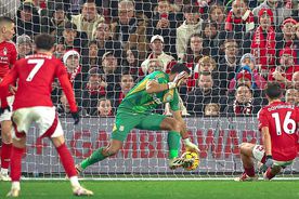 Emiliano Martinez, parada sezonului în Premier League! A scos miraculos o lovitură de cap în Nottingham Forest - Aston Villa