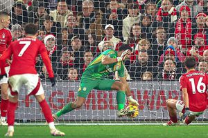 Emiliano Martinez, parada sezonului în Premier League! A scos miraculos o lovitură de cap la Nottingham Forest - Aston Villa