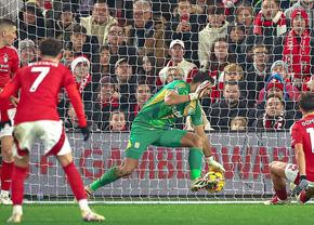 Emiliano Martinez, parada sezonului în Premier League! A scos miraculos o lovitură de cap în Nottingham Forest - Aston Villa