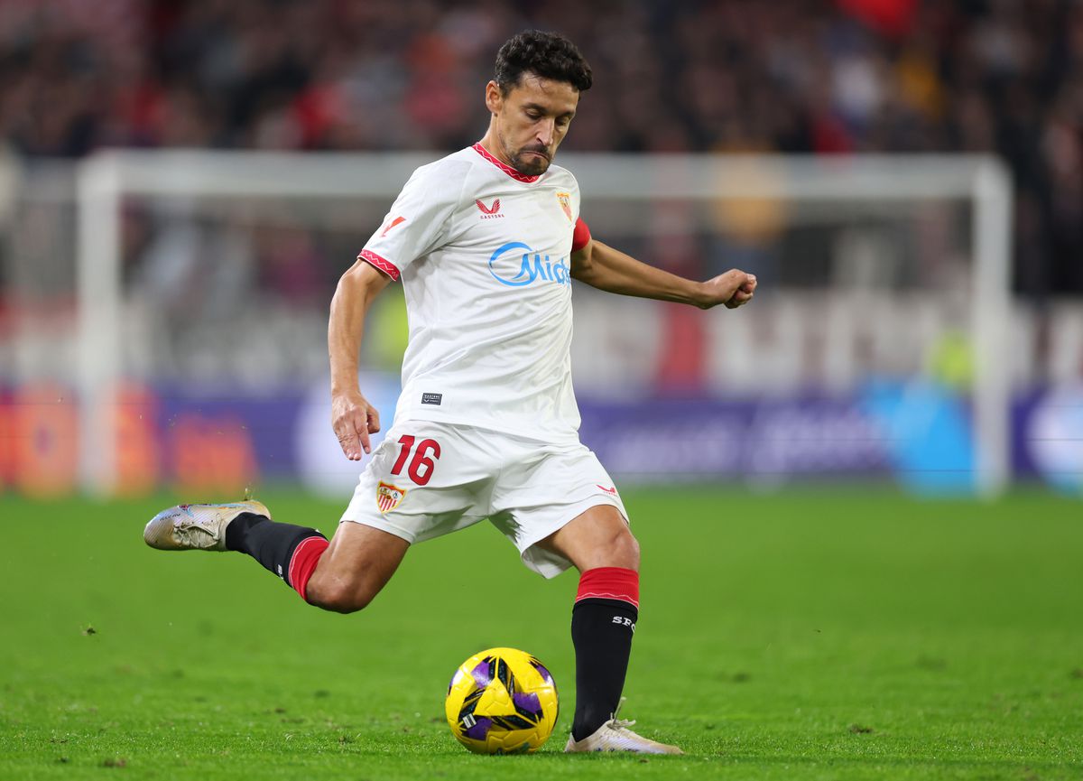 Imagini senzaționale! Jesus Navas, legenda celor de la Sevilla, a jucat ultimul meci acasă » A îngenuncheat și a plâns în fața peluzei: „Până la moarte!”