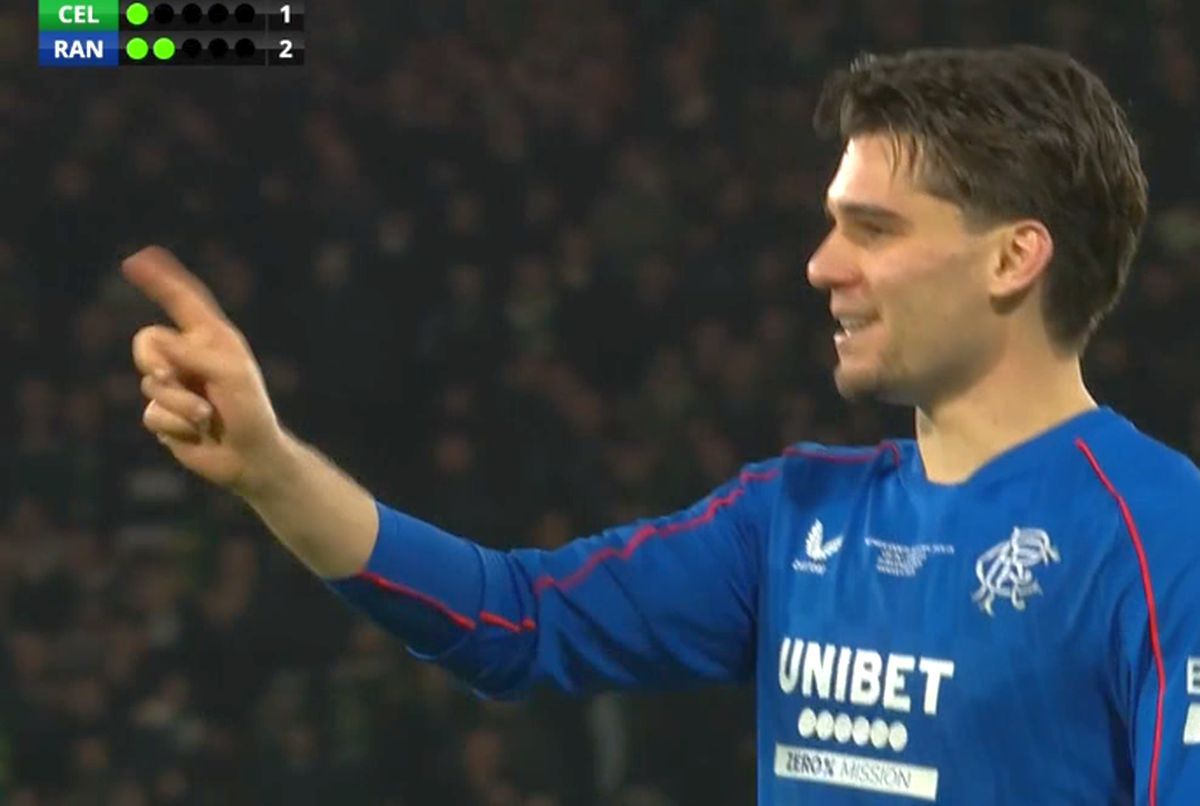 „Nu-ți merge cu mine!” » Schmeichel a încercat să-l păcălească pe Ianis Hagi, dar românul n-a șovăit. Filmul penalty-ului din finală