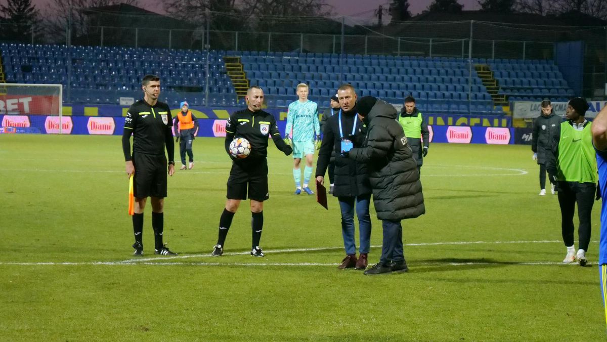 Dan Petrescu nu s-a potolit nici la pauză