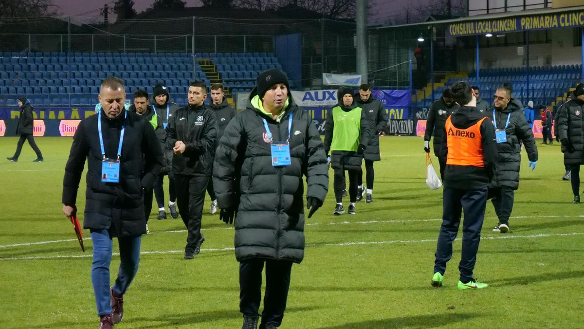 Dan Petrescu nu s-a potolit nici la pauză