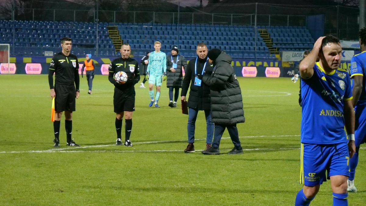 Dan Petrescu nu s-a potolit nici la pauză