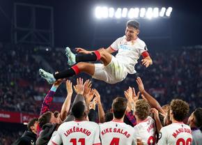Imagini senzaționale! Jesus Navas, legenda celor de la Sevilla, a jucat ultimul meci acasă » A îngenuncheat și a plâns în fața peluzei: „Până la moarte!”