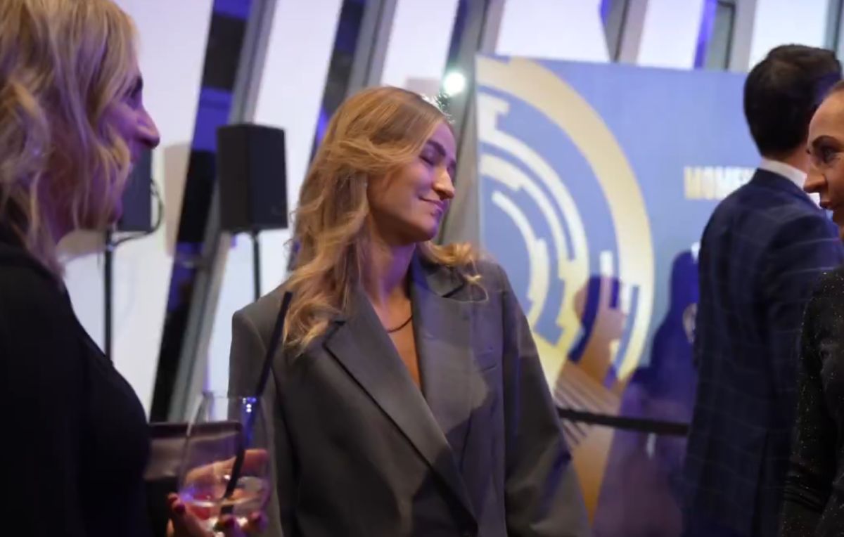 A câștigat trofeul de cea mai bună handbalistă a anului și a avut o apariție încântătoare » Imagini superbe pe covorul roșu de la Viena