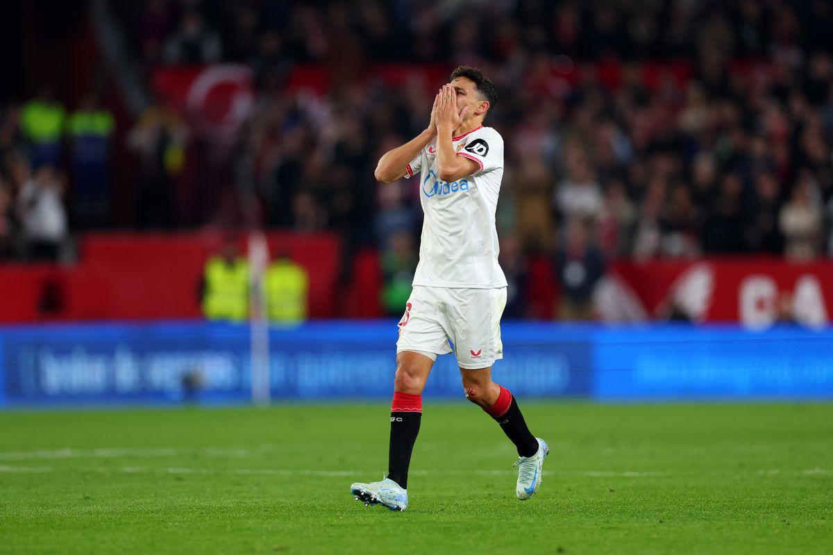 Imagini senzaționale! Jesus Navas, legenda celor de la Sevilla, a jucat ultimul meci acasă » A îngenuncheat și a plâns în fața peluzei: „Până la moarte!”