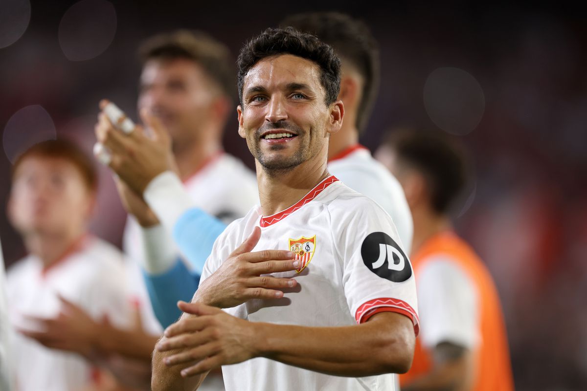 Imagini senzaționale! Jesus Navas, legenda celor de la Sevilla, a jucat ultimul meci acasă » A îngenuncheat și a plâns în fața peluzei: „Până la moarte!”