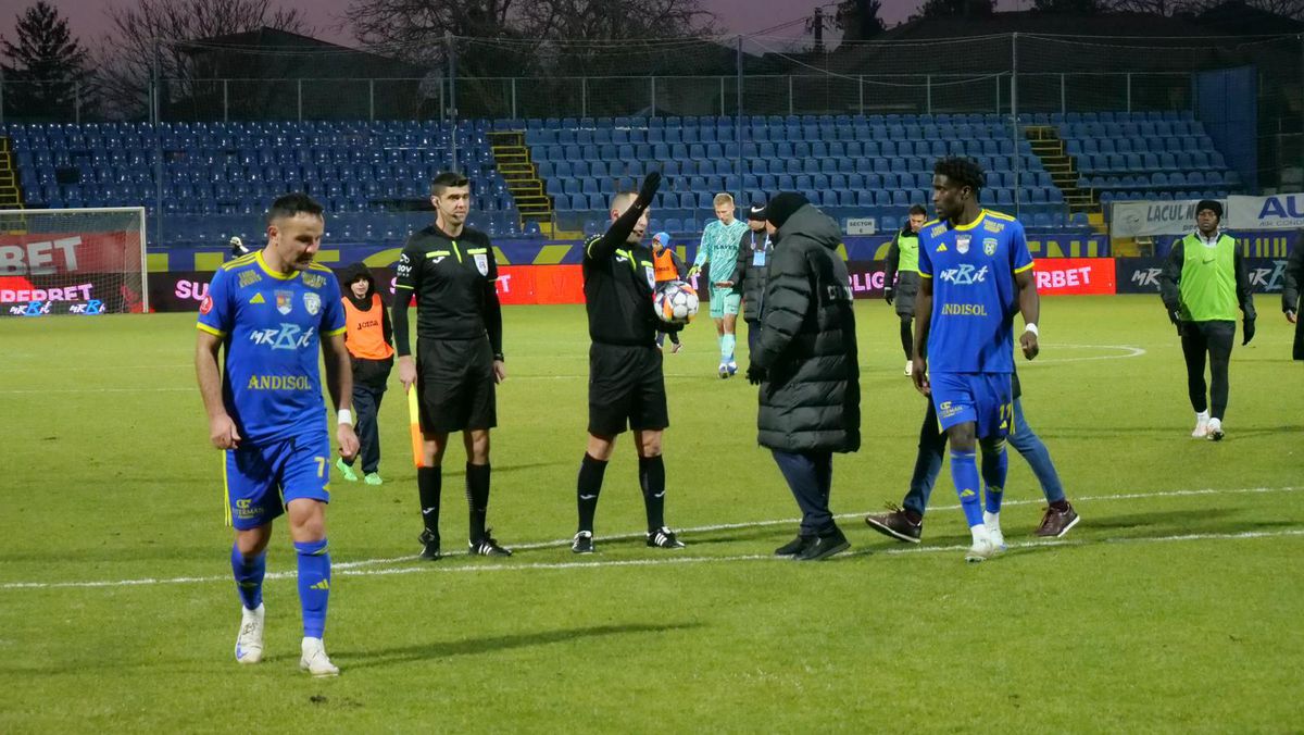 Dan Petrescu nu s-a potolit nici la pauză