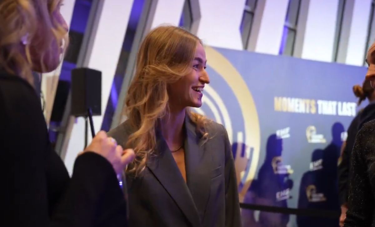 A câștigat trofeul de cea mai bună handbalistă a anului și a avut o apariție încântătoare » Imagini superbe pe covorul roșu de la Viena