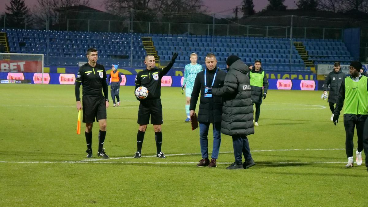 Dan Petrescu nu s-a potolit nici la pauză