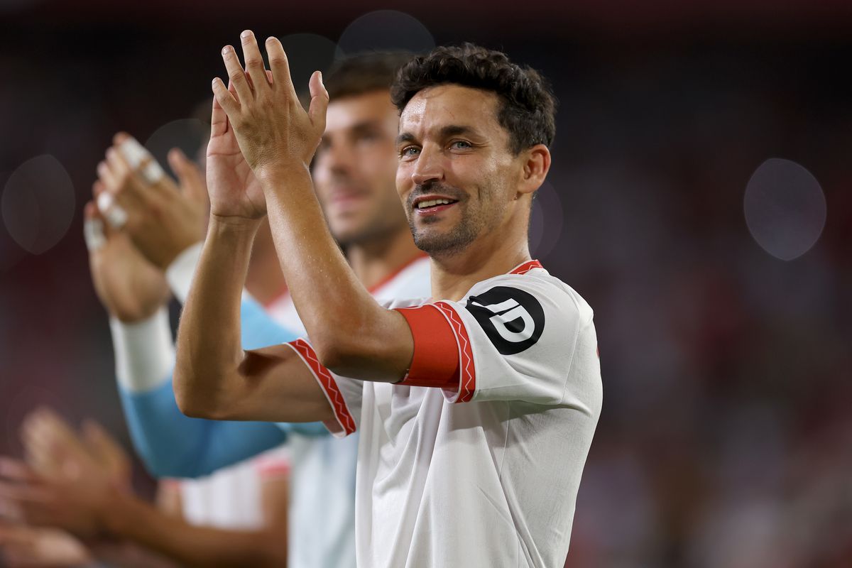 Imagini senzaționale! Jesus Navas, legenda celor de la Sevilla, a jucat ultimul meci acasă » A îngenuncheat și a plâns în fața peluzei: „Până la moarte!”