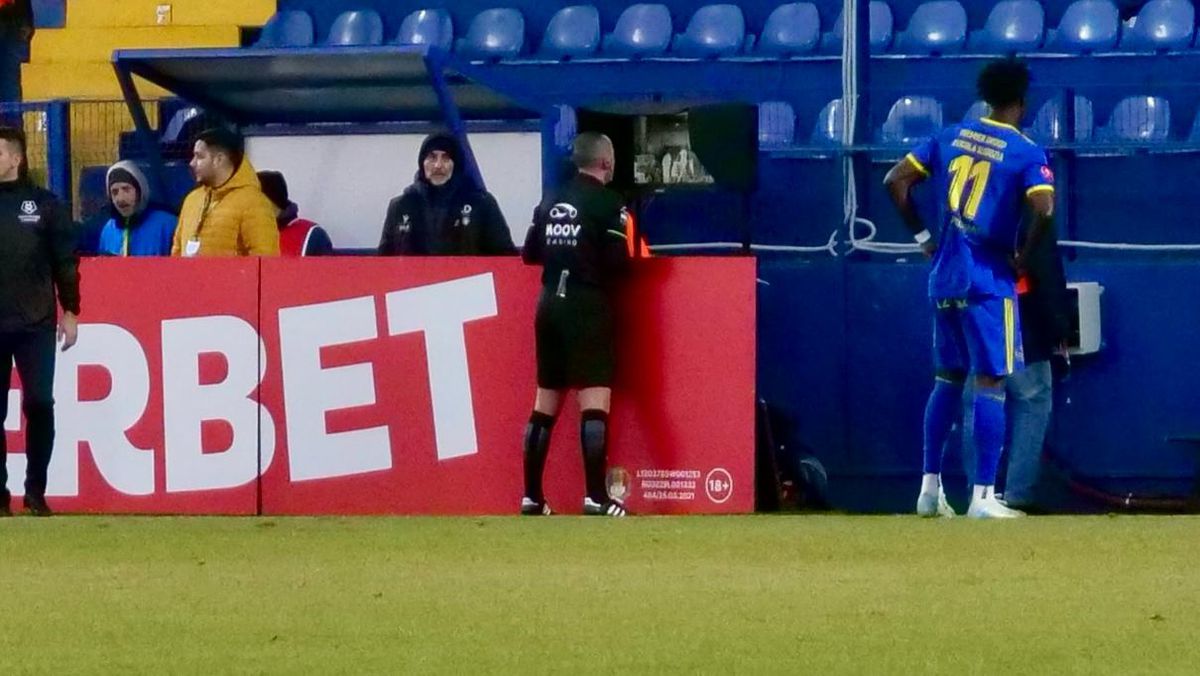 Dan Petrescu, de necontrolat în Unirea Slobozia - CFR Cluj » „Galben” în prima repriză, eliminat spre final!