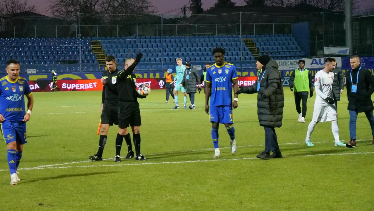 Dan Petrescu nu s-a potolit nici la pauză