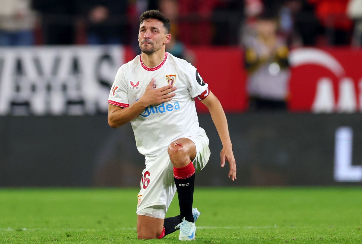 Imagini senzaționale! Jesus Navas, legenda celor de la Sevilla, a jucat ultimul meci acasă » A îngenuncheat și a plâns în fața peluzei: „Până la moarte!”