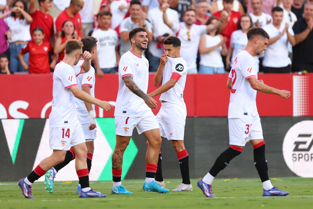 Imagini senzaționale! Jesus Navas, legenda celor de la Sevilla, a jucat ultimul meci acasă » A îngenuncheat și a plâns în fața peluzei: „Până la moarte!”