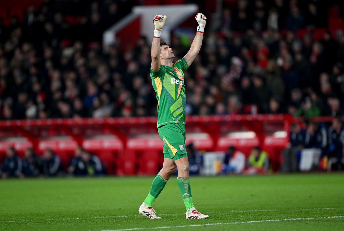 Emiliano Martinez, parada sezonului în Premier League! A scos miraculos o lovitură de cap în Nottingham Forest - Aston Villa