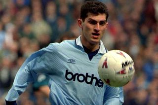 Fostul fotbalist de la Manchester City a fost ales președintele unui stat european » Scandal imens: opoziția a boicotat alegerile