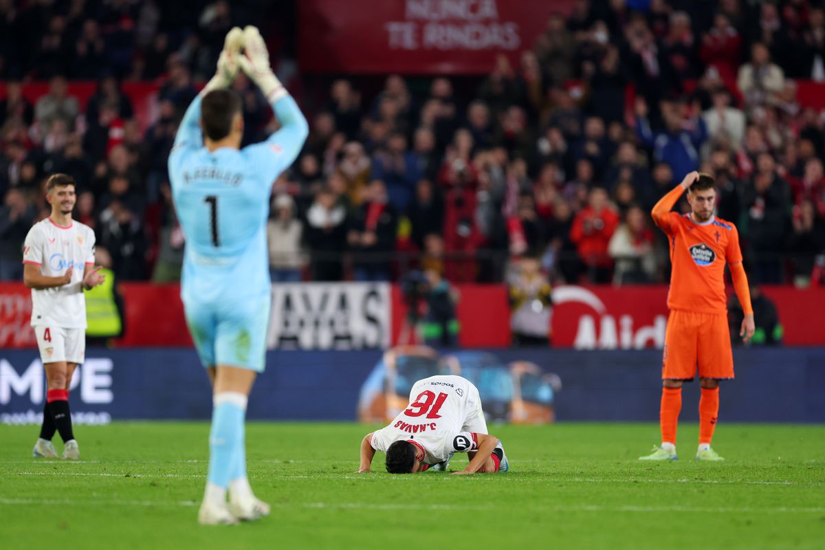 Imagini senzaționale! Jesus Navas, legenda celor de la Sevilla, a jucat ultimul meci acasă » A îngenuncheat și a plâns în fața peluzei: „Până la moarte!”