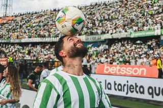 Supervedeta internațională a trăit din mijlocul fanilor derby-ul în care a evoluat jucătorul dorit de Gigi Becali: „Epic”