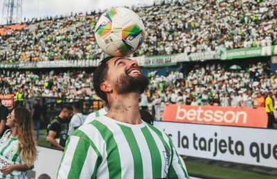 Supervedeta internațională a trăit din mijlocul fanilor derby-ul în care a evoluat jucătorul dorit de Gigi Becali: „Epic”