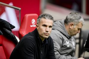 După eșecul cu FCSB, Feyenoord a pierdut și derby-ul cu Ajax » Robin van Persie, criticat dur: „Crede că suntem cu toții proști?”