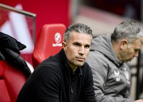După eșecul cu FCSB, Feyenoord a pierdut și derby-ul cu Ajax » Robin van Persie, criticat dur: „Crede că suntem cu toții proști?”