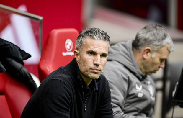 După eșecul cu FCSB, Feyenoord a pierdut și derby-ul cu Ajax » Robin van Persie, criticat dur: „Crede că suntem cu toții proști?”