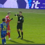 Florin Tănase, cartonaș galben pentru proteste în Slobozia - FCSB // FOTO: captură Prima Sport