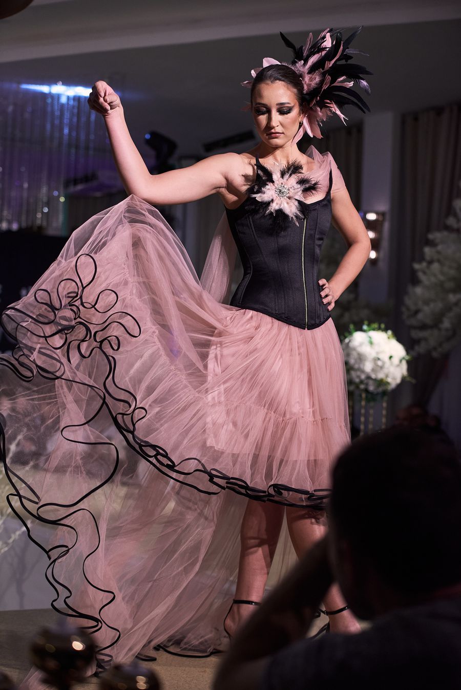 Simona Radiș la Bukarest Fashion Week 2025. Foto: Vlad Mihăilescu Campioane olimpice ale României, ipostaze nemaivăzute: „Lebăda Neagră” și „Madama Butterfly”