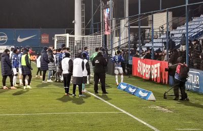 Băgați în ședință! Fotbaliștii Farului au fost certați de fani după egalul cu UTA » Cine a fost inamicul public numărul 1