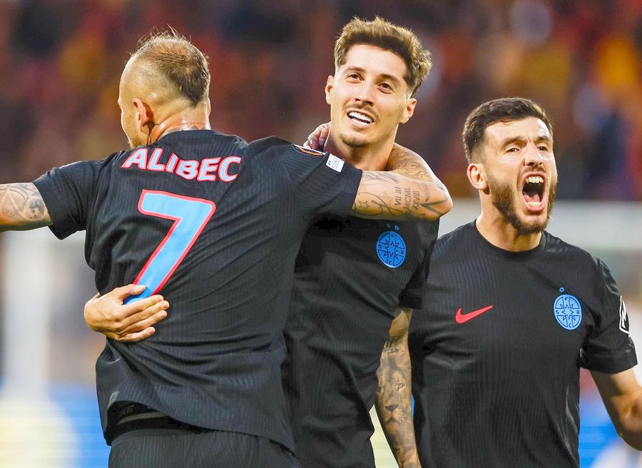 Alibec, Miculescu și Mihai Popescu, în Go Ahead Eagles - FCSB, în Europa League / foto: Imago Images Mihai Stoica a numit cel mai bun jucător de la FCSB: „De departe” » Peste Bîrligea, Tănase sau Olaru