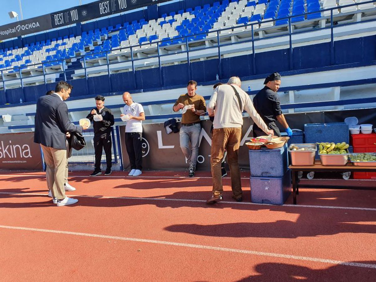 FCSB - BASEL 0-1 // VIDEO + FOTO Și-au instalat bucătaria pe teren! Secvențe inedite la finalul amicalului formației lui Bogdan Vintilă