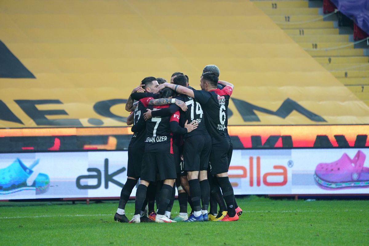 Panathinaikos vrea să aducă un român! Când s-ar putea realiza transferul