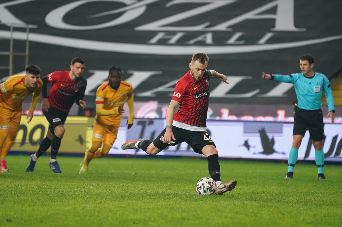 Panathinaikos vrea să aducă un român! Când s-ar putea realiza transferul