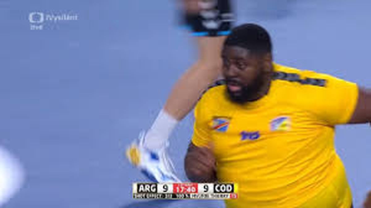 Ca de la gigant la gigant! » Ce i-a scris Shaquille O'Neal pivotului congolez care a șocat prin forma fizică lumea sportului